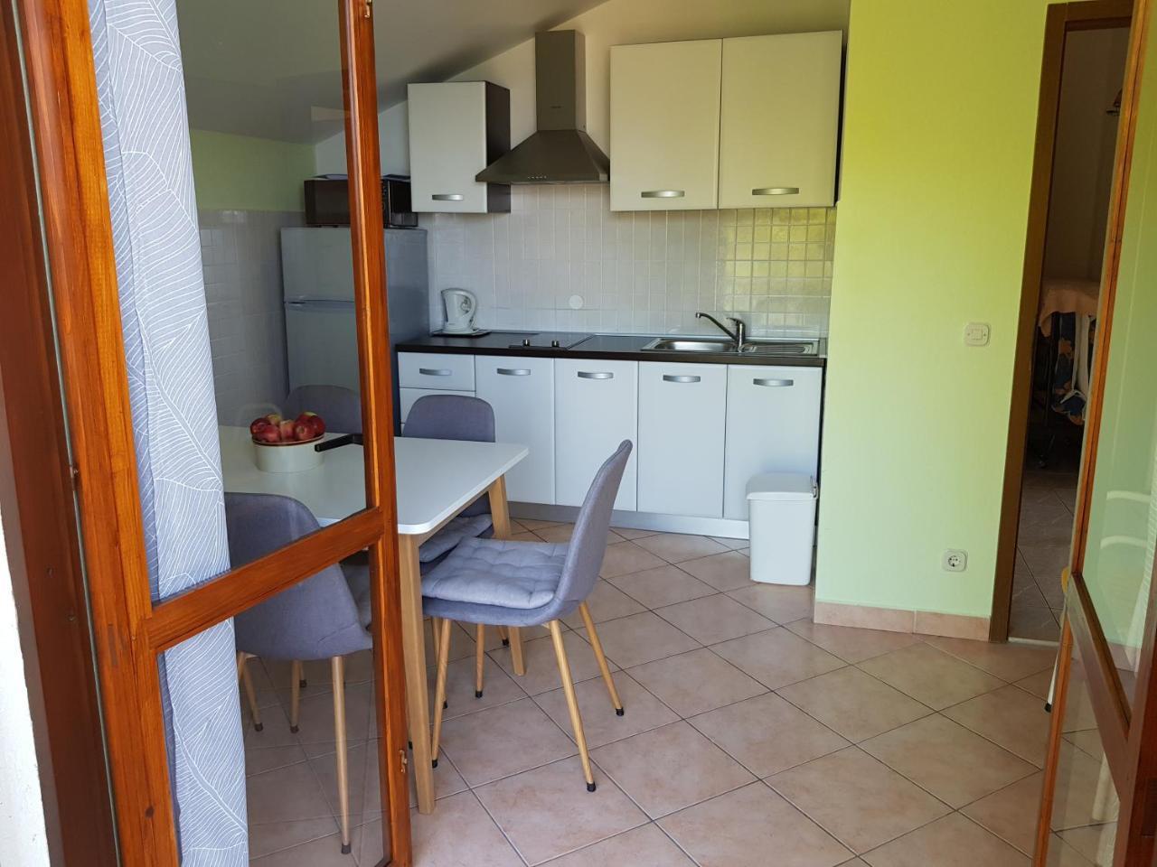 Apartment Danica Brela Luaran gambar