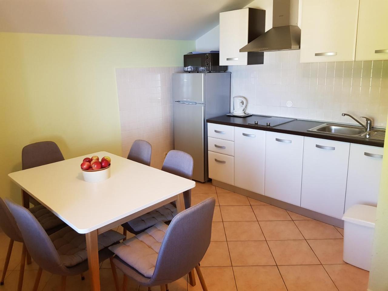 Apartment Danica Brela Luaran gambar